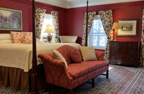 Taft Suite bedroom and Loveseat